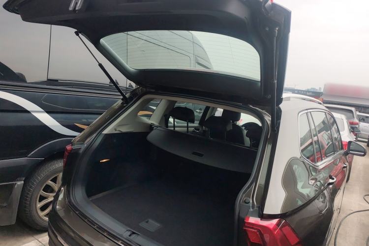Used Volkswagen Tiguan L 2019 Updated Version 330TSI Automatic Two-Wheel Drive Panoramic Comfort Edition China VI Standard Trunk