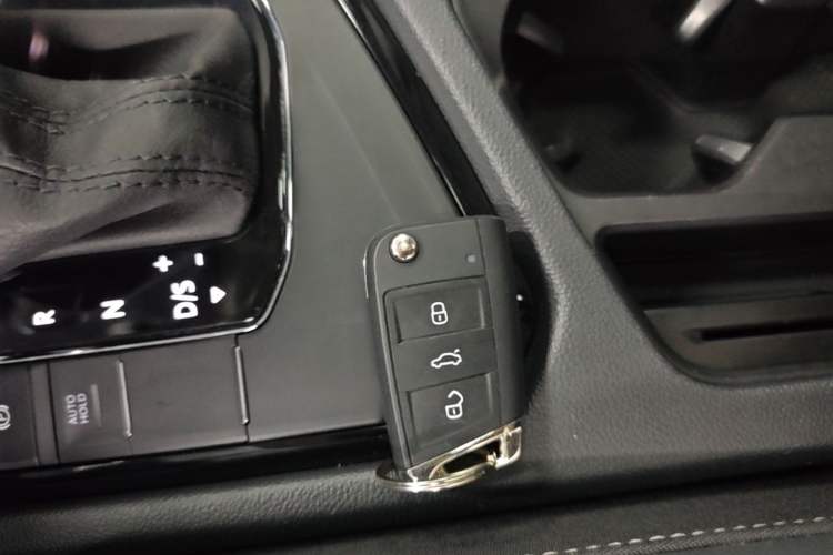 Used Volkswagen Tiguan L 2019 330TSI Automatic Two-Wheel Drive Panoramic Comfort Edition China VI Standard Vehicle Key