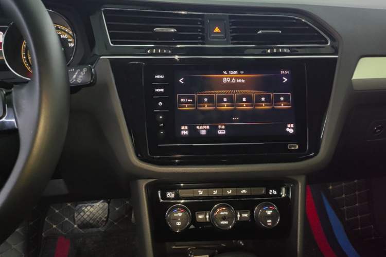 Used Volkswagen Tiguan L 2019 Updated Version 330TSI Automatic Two-Wheel Drive Panoramic Comfort Edition China VI Standard Audio And AC Panel