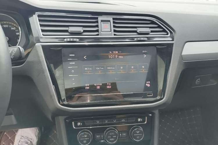 Used Volkswagen Tiguan L 2019 Revised Version 280TSI Automatic Two-Wheel Drive Panoramic Comfort Edition China VI Standard Audio And AC Panel