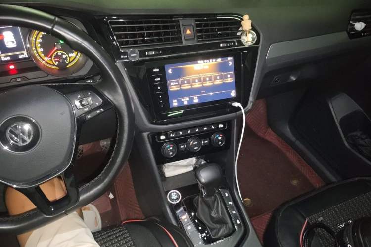 Used Volkswagen Tiguan L 2019 330TSI Automatic Two-Wheel Drive Smart Luxury Version China VI Standard Audio And AC Panel