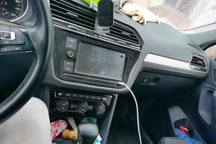 Used Volkswagen Tiguan L 2019 380TSI Automatic All-Wheel Drive Luxury Edition China VI Standard Audio And AC Panel