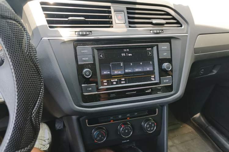 Used Volkswagen Tiguan L 2019 330TSI Automatic Two-Wheel Drive Luxury Edition China VI Standard Audio And AC Panel