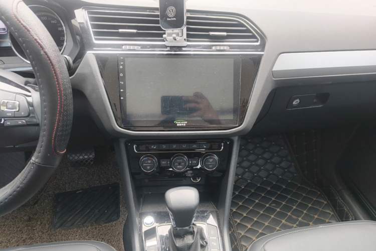 Used Volkswagen Tiguan L 2019 Revised 330TSI Automatic Two-Wheel Drive Smart & Luxury Edition China VI Standard Audio And AC Panel