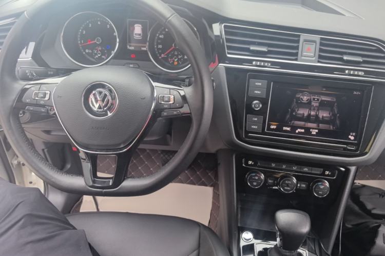 Used Volkswagen Tiguan L 2019 330TSI Automatic Two-Wheel Drive Panoramic Comfort Edition China VI Standard Center Console