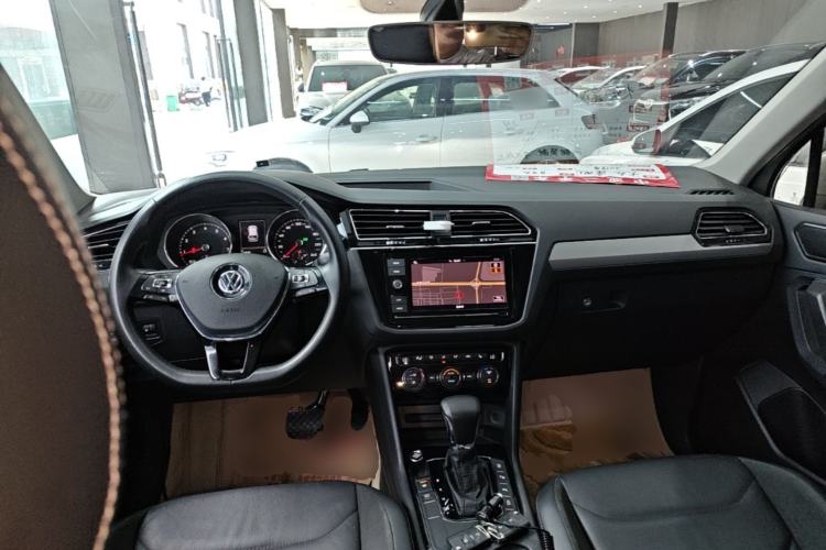 Used Volkswagen Tiguan L 2019 330TSI Automatic Two-Wheel Drive Smart Luxury Version China V Emission Standard Center Console