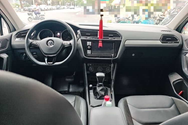 Used Volkswagen Tiguan L 2019 330TSI Automatic Two-Wheel Drive Smart Luxury Version China VI Standard Center Console