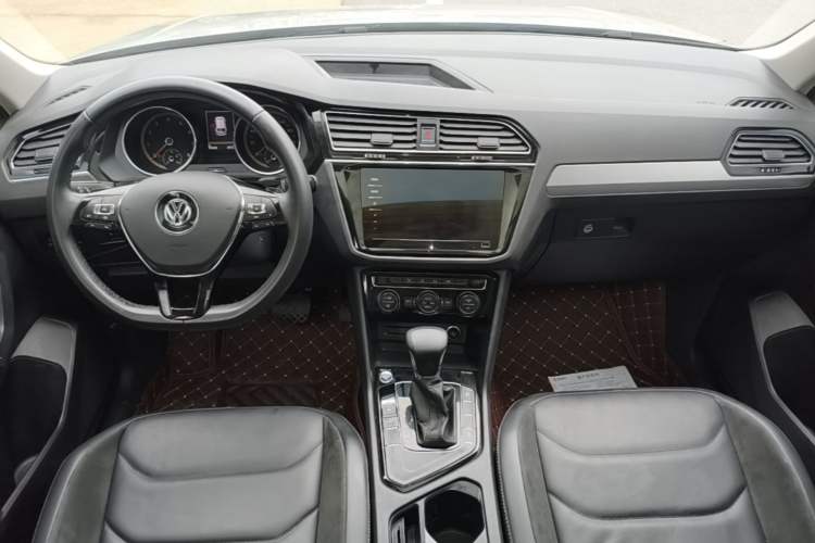 Used Volkswagen Tiguan L 2019 Revised Version 280TSI Automatic Two-Wheel Drive Panoramic Comfort Edition China VI Standard Center Console