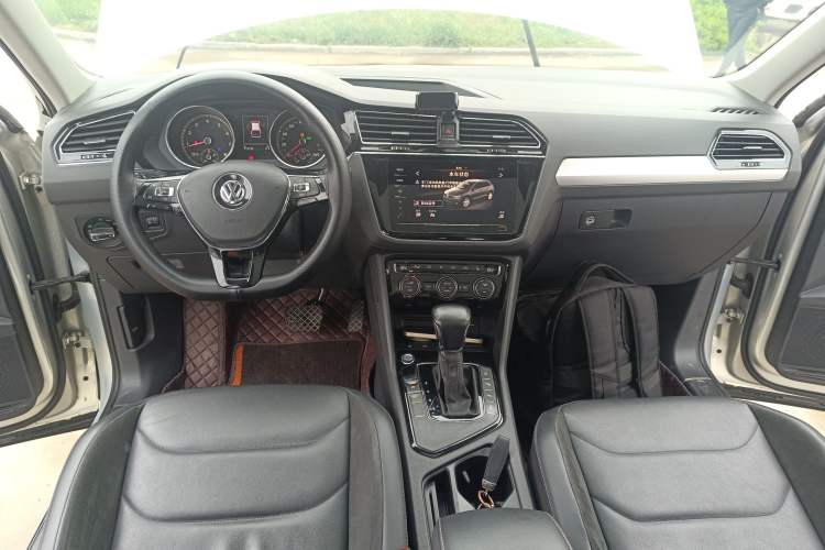 Used Volkswagen Tiguan L 2019 Revised 330TSI Automatic Two-Wheel Drive Smart & Luxury Edition China VI Standard Center Console