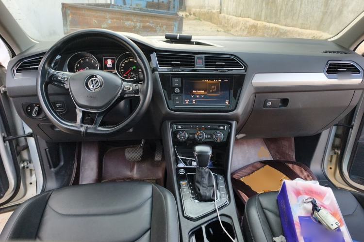 Used Volkswagen Tiguan L 2019 330TSI Automatic Two-Wheel Drive Panoramic Comfort Edition China VI Standard Center Console