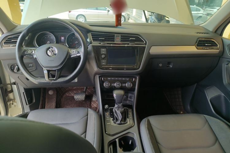 Used Volkswagen Tiguan L 2019 330TSI Automatic Two-Wheel Drive Smart Luxury Version China VI Standard Center Console