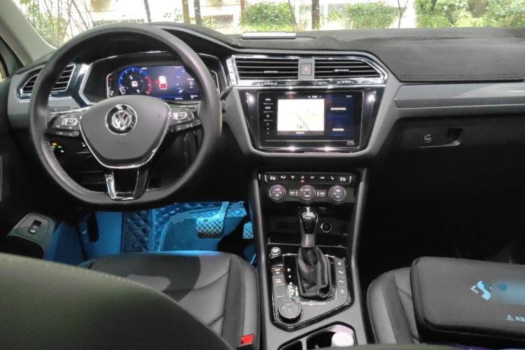 Used Volkswagen Tiguan L 2019 330TSI Automatic Two-Wheel Drive Smart Luxury Version China VI Standard Center Console