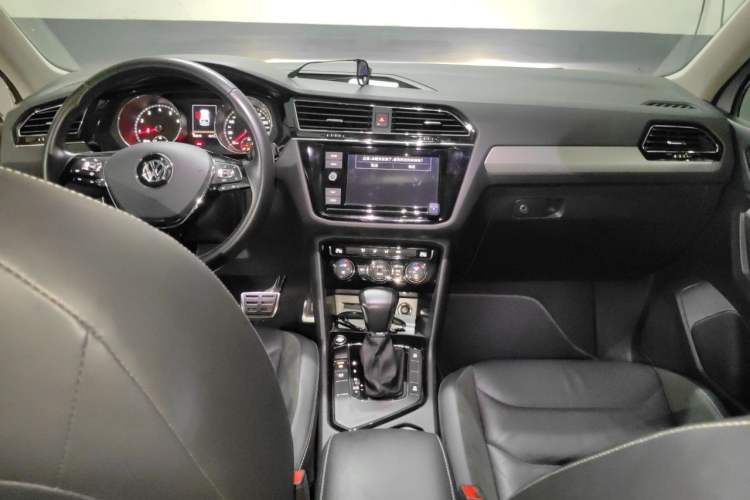 Used Volkswagen Tiguan L 2019 330TSI Automatic Two-Wheel Drive Panoramic Comfort Edition China V Standard Center Console