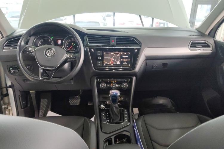 Used Volkswagen Tiguan L 2019 330TSI Automatic Two-Wheel Drive Panoramic Comfort Edition China VI Standard Center Console