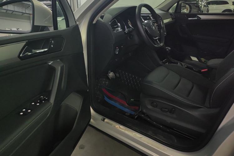 Used Volkswagen Tiguan L 2019 Updated Version 330TSI Automatic Two-Wheel Drive Panoramic Comfort Edition China VI Standard Driver Seat