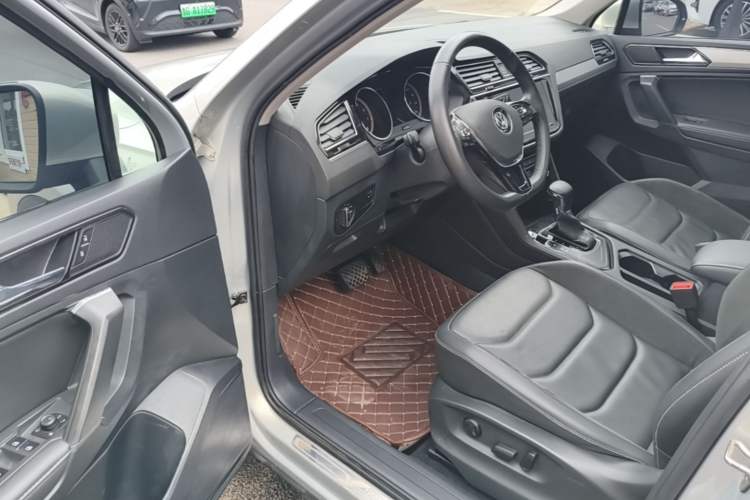 Used Volkswagen Tiguan L 2019 Revised Version 280TSI Automatic Two-Wheel Drive Panoramic Comfort Edition China VI Standard Driver Seat