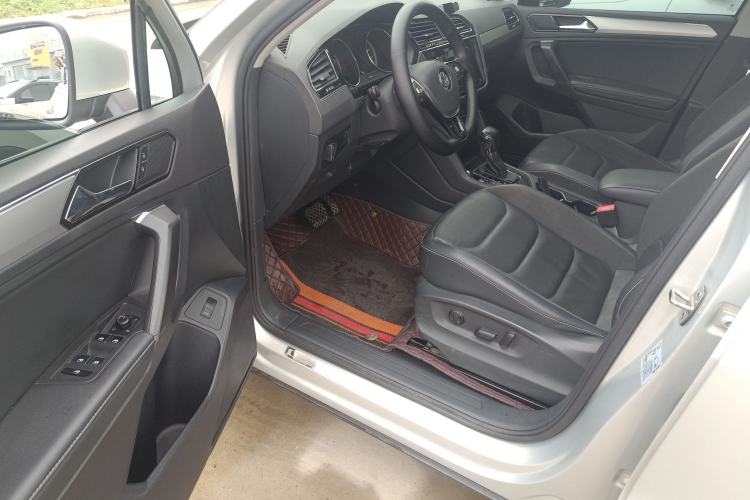 Used Volkswagen Tiguan L 2019 Revised 330TSI Automatic Two-Wheel Drive Smart & Luxury Edition China VI Standard Driver Seat