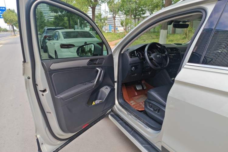 Used Volkswagen Tiguan L 2019 330TSI Automatic Two-Wheel Drive Smart Luxury Version China VI Standard Driver Seat