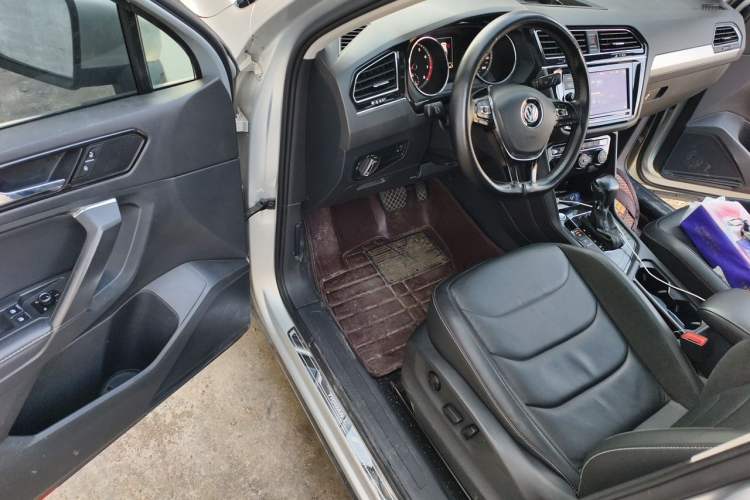 Used Volkswagen Tiguan L 2019 330TSI Automatic Two-Wheel Drive Panoramic Comfort Edition China VI Standard Driver Seat