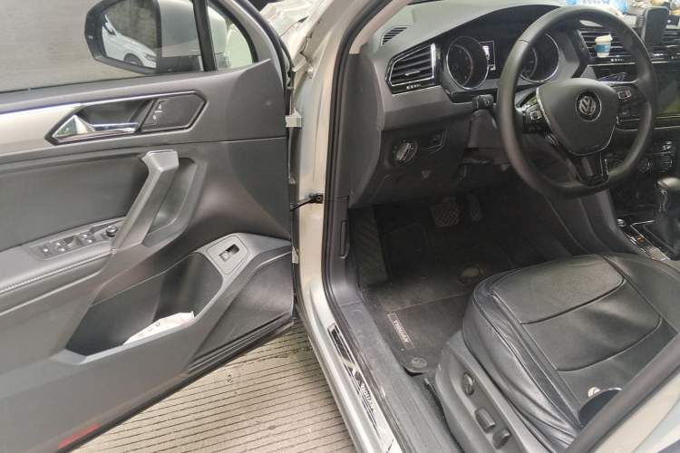 Used Volkswagen Tiguan L 2019 330TSI Automatic Two-Wheel Drive Smart Luxury Version China VI Standard Driver Seat