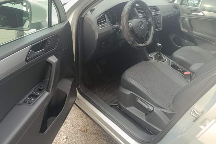 Used Volkswagen Tiguan L 2019 330TSI Automatic Two-Wheel Drive Luxury Edition China VI Standard Driver Seat