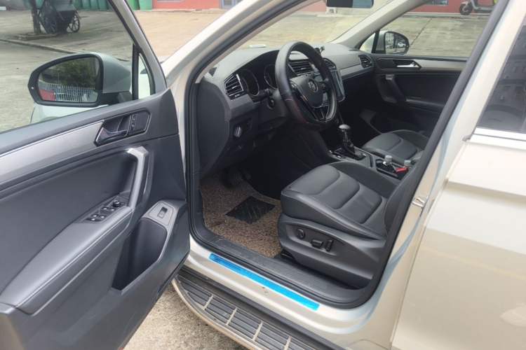 Used Volkswagen Tiguan L 2019 Revised 330TSI Automatic Two-Wheel Drive Smart & Luxury Edition China VI Standard Driver Seat