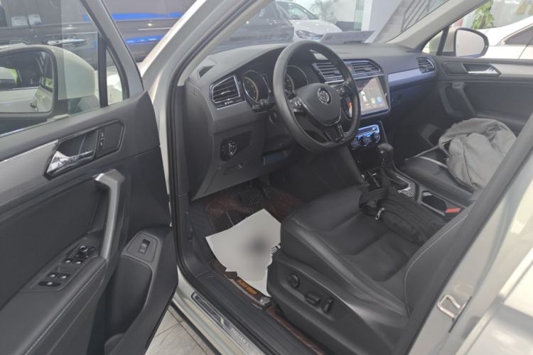 Used Volkswagen Tiguan L 2019 380TSI Automatic All-Wheel Drive Luxury Edition with 7 Seats China VI Standard Driver Seat