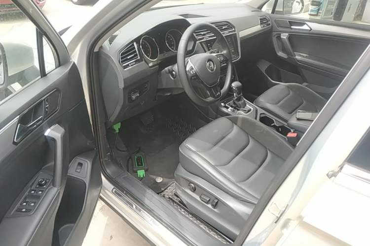 Used Volkswagen Tiguan L 2019 Revised 330TSI Automatic Two-Wheel Drive Smart & Luxury Edition China VI Standard Driver Seat