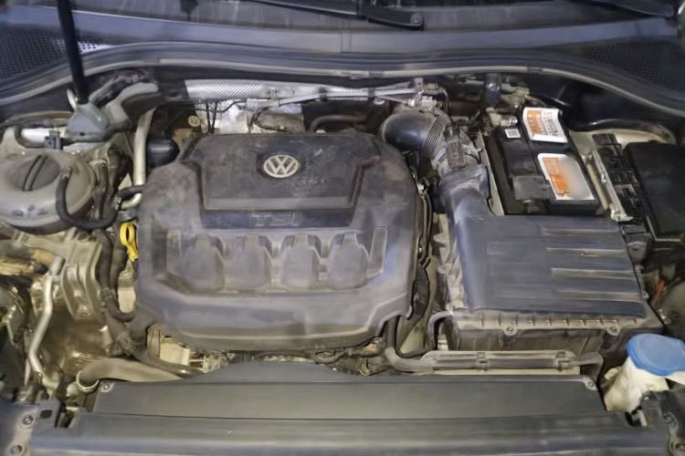 Used Volkswagen Tiguan L 2019 330TSI Automatic Two-Wheel Drive Smart Luxury Version China VI Standard Engine Bay