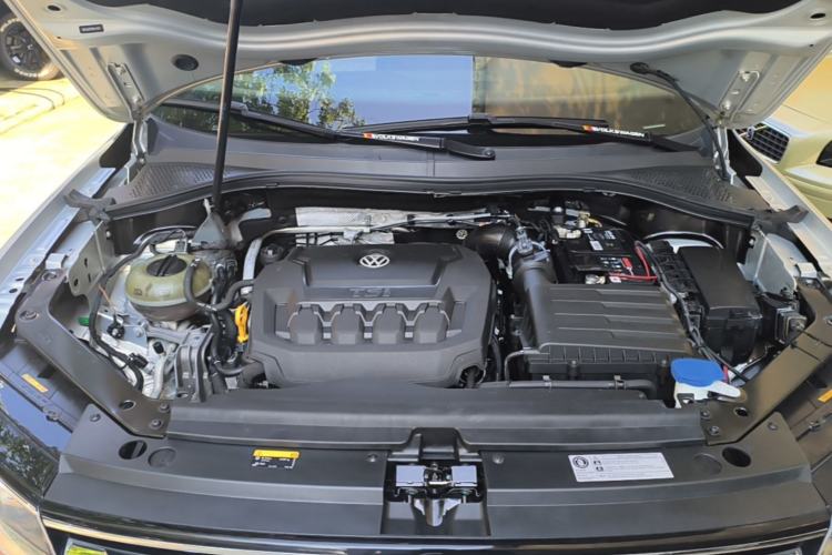 Used Volkswagen Tiguan L 2019 330TSI Automatic Two-Wheel Drive Luxury Edition China VI Standard Engine Bay