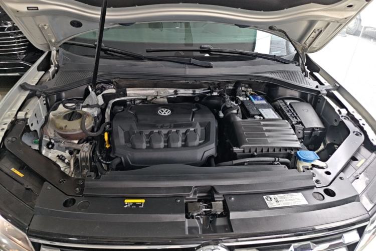 Used Volkswagen Tiguan L 2019 330TSI Automatic Two-Wheel Drive Smart Luxury Version China V Emission Standard Engine Bay