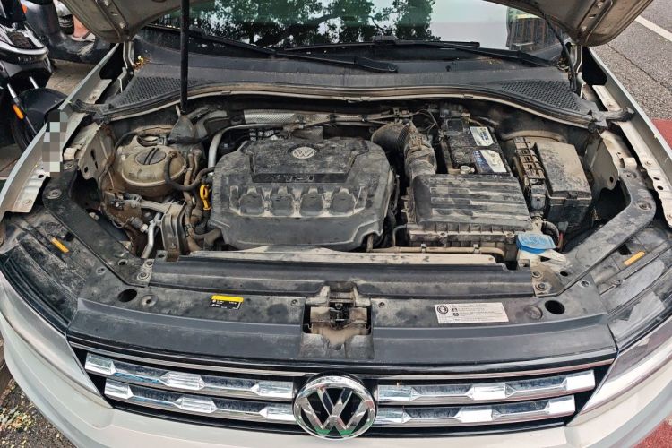 Used Volkswagen Tiguan L 2019 330TSI Automatic Two-Wheel Drive Smart Luxury Version China VI Standard Engine Bay