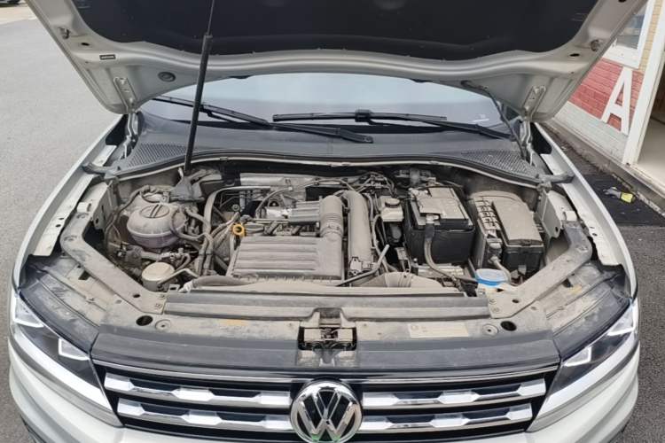 Used Volkswagen Tiguan L 2019 Revised Version 280TSI Automatic Two-Wheel Drive Panoramic Comfort Edition China VI Standard Engine Bay