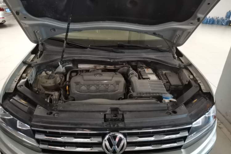 Used Volkswagen Tiguan L 2019 330TSI Automatic Two-Wheel Drive Panoramic Comfort Edition China VI Standard Engine Bay