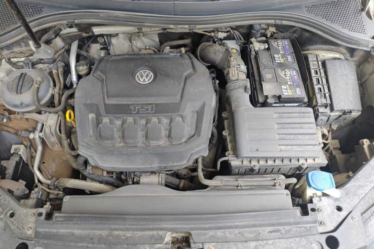 Used Volkswagen Tiguan L 2019 330TSI Automatic Two-Wheel Drive Smart Luxury Version China VI Standard Engine Bay
