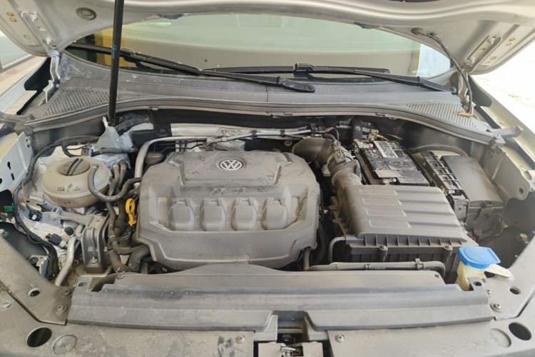 Used Volkswagen Tiguan L 2019 330TSI Automatic Two-Wheel Drive Smart Luxury Version China VI Standard Engine Bay