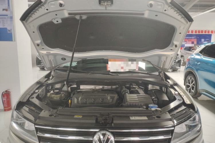 Used Volkswagen Tiguan L 2019 Revised 330TSI Automatic Two-Wheel Drive Smart & Luxury Edition China VI Standard Engine Bay