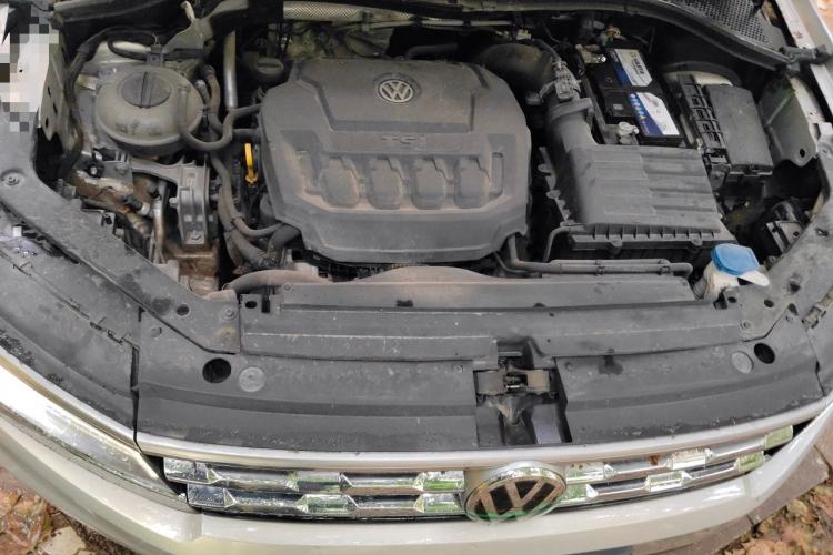 Used Volkswagen Tiguan L 2019 330TSI Automatic Two-Wheel Drive Smart Luxury Version China VI Standard Engine Bay