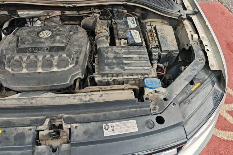 Used Volkswagen Tiguan L 2019 330TSI Automatic Two-Wheel Drive Smart Luxury Version China VI Standard Engine Bay Left