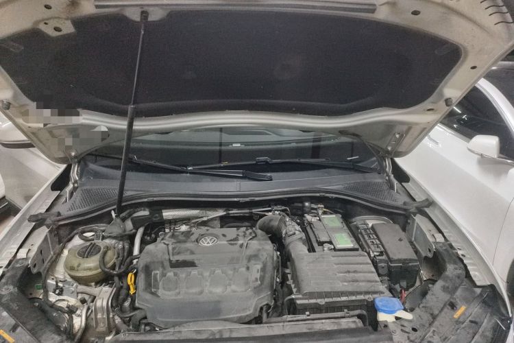 Used Volkswagen Tiguan L 2019 330TSI Automatic Two-Wheel Drive Panoramic Comfort Edition China VI Standard Engine Bay