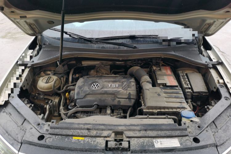 Used Volkswagen Tiguan L 2019 380TSI Automatic All-Wheel Drive Luxury Edition China VI Standard Engine Bay