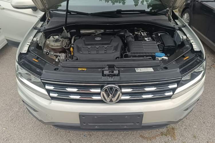 Used Volkswagen Tiguan L 2019 330TSI Automatic Two-Wheel Drive Luxury Edition China VI Standard Engine Bay