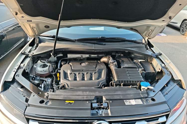 Used Volkswagen Tiguan L 2019 330TSI Automatic Two-Wheel Drive Luxury Edition China VI Standard Engine Bay