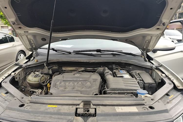 Used Volkswagen Tiguan L 2019 Updated Version 330TSI Automatic Two-Wheel Drive Panoramic Comfort Edition China VI Standard Engine Bay