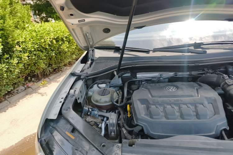Used Volkswagen Tiguan L 2019 330TSI Automatic Two-Wheel Drive Luxury Edition China VI Standard Engine Bay Right