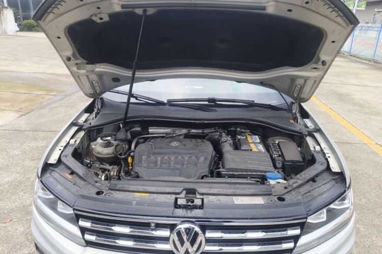 Used Volkswagen Tiguan L 2019 Revised 330TSI Automatic Two-Wheel Drive Smart & Luxury Edition China VI Standard Engine Bay