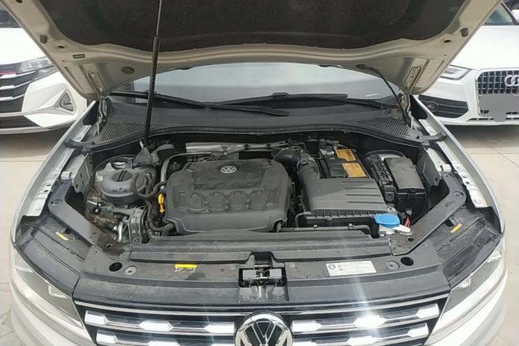 Used Volkswagen Tiguan L 2019 Revised 330TSI Automatic Two-Wheel Drive Smart & Luxury Edition China VI Standard Engine Bay