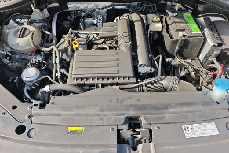 Used Volkswagen Tiguan L 2019 Revised Version 280TSI Automatic Two-Wheel Drive Panoramic Comfort Edition China VI Standard Engine Bay