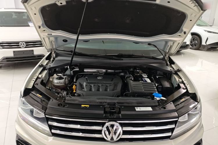 Used Volkswagen Tiguan L 2019 330TSI Automatic Two-Wheel Drive Luxury Edition China VI Standard Engine Bay