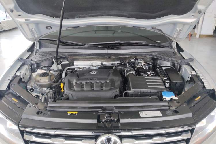 Used Volkswagen Tiguan L 2019 330TSI Automatic Two-Wheel Drive Panoramic Comfort Edition China VI Standard Engine Bay